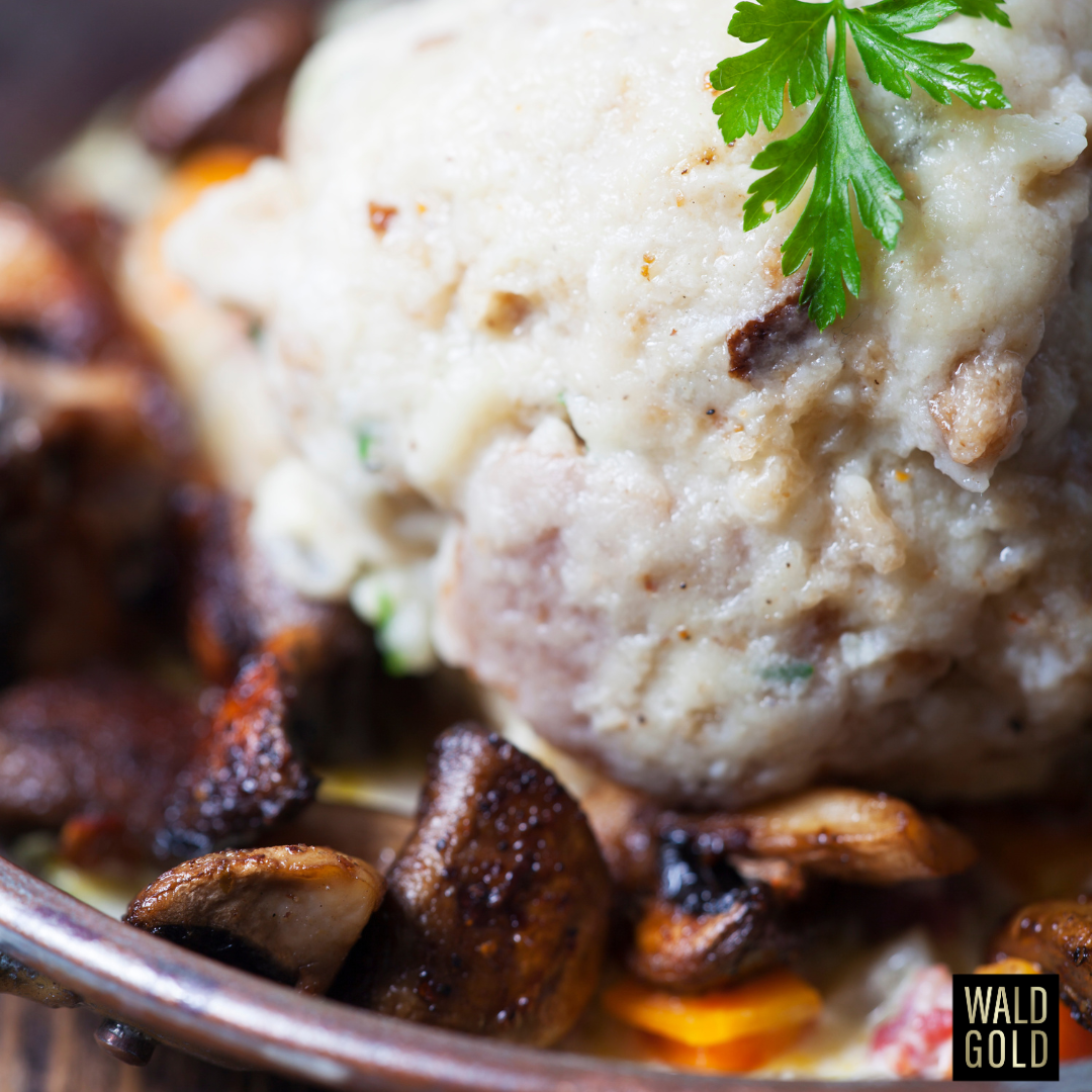 Bucheckern-Semmelknödel mit Pilzragout