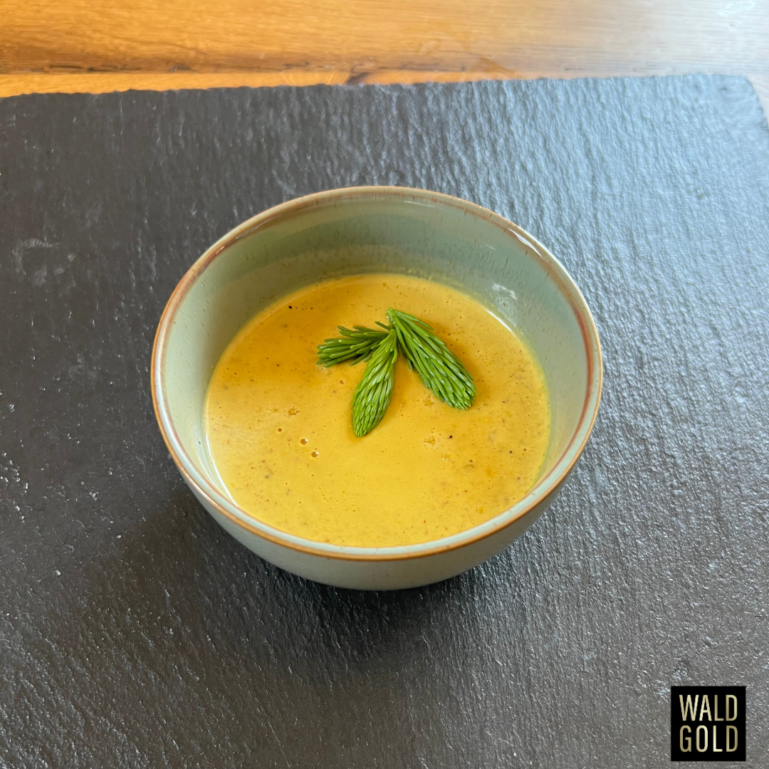 "Honey"-Mustard-Steinpilz-Mayo mit Steinpilz-Bucheckernöl und Tannenspitzensirup
