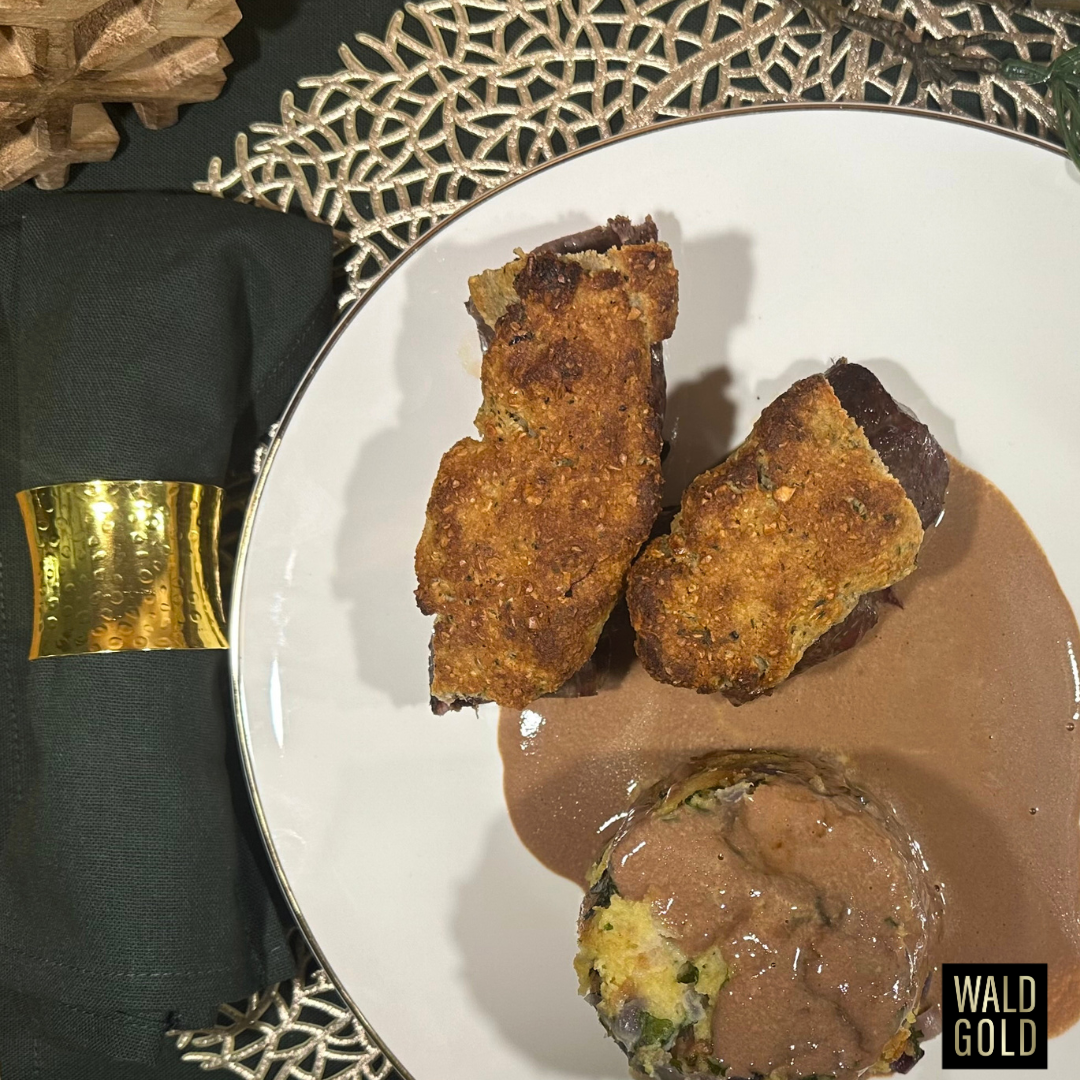 Weihnachtsmenü | Hauptgang: Rehrücken mit Bucheckernkruste und Semmelknödel im Glas