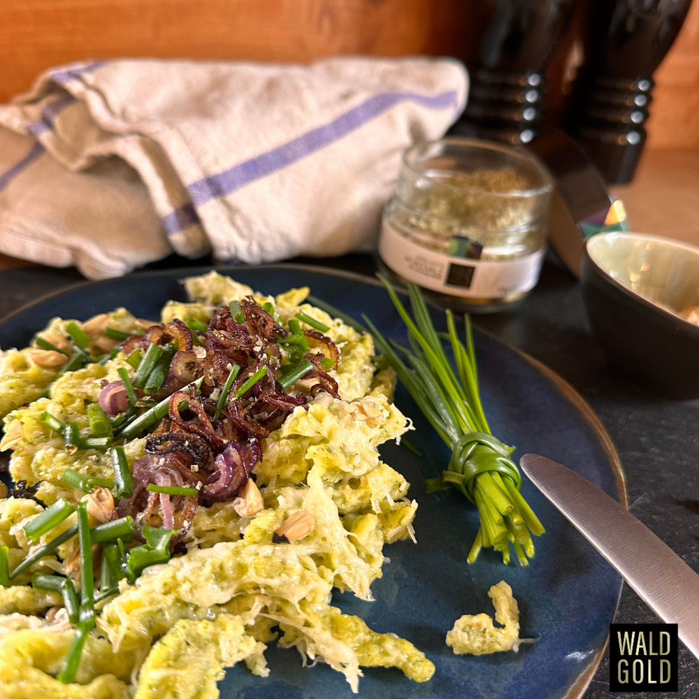 Bärlauch-Käsespätzle mit Bucheckern