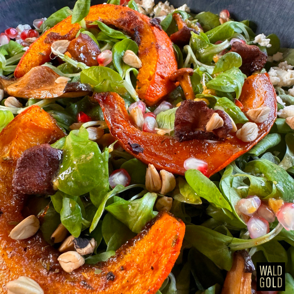 WALDGOLD | Herbstlicher Salat mit Kürbis und gerösteten Bucheckern