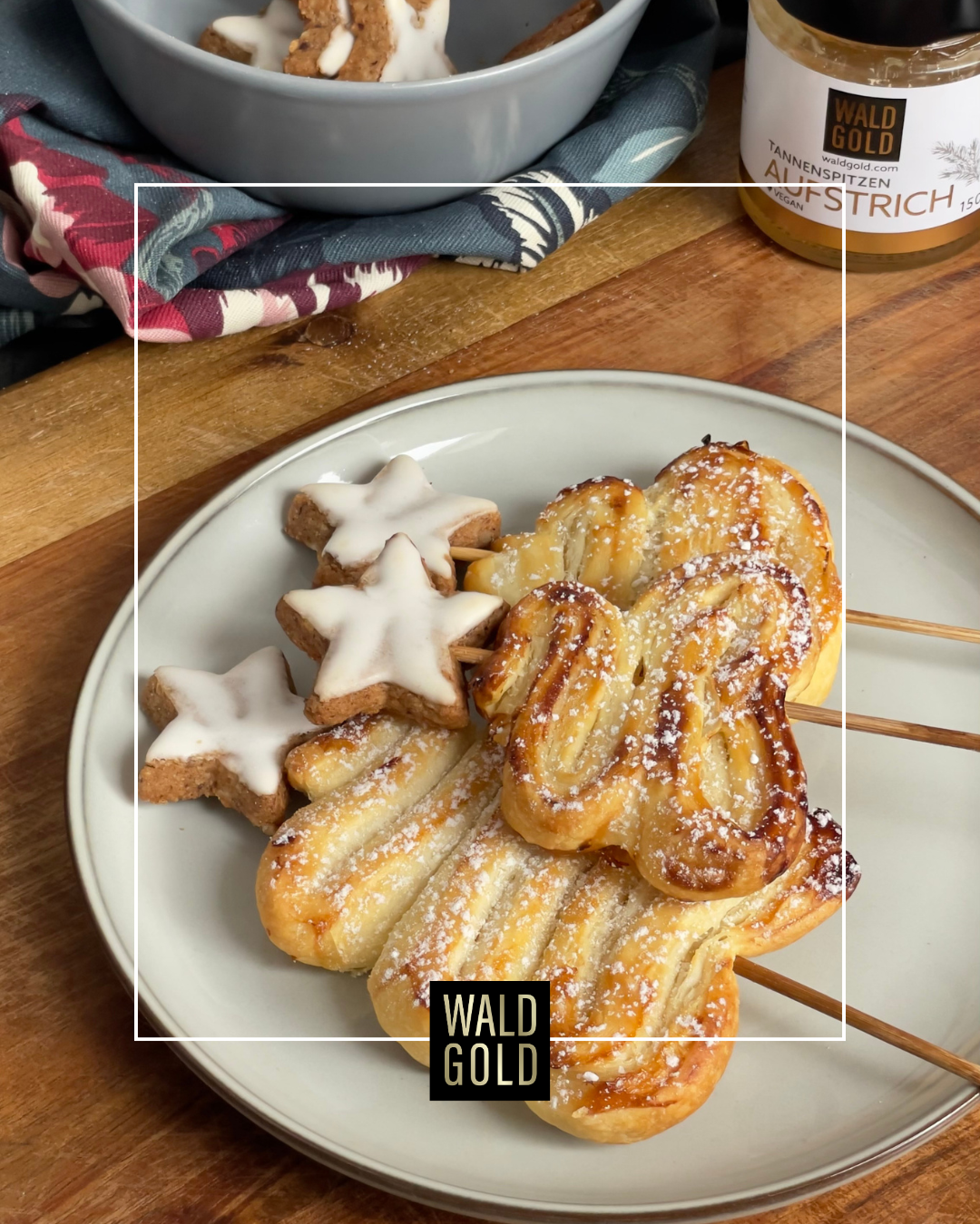 Süße Tannenbäume aus Blätterteig mit waldiger Füllung