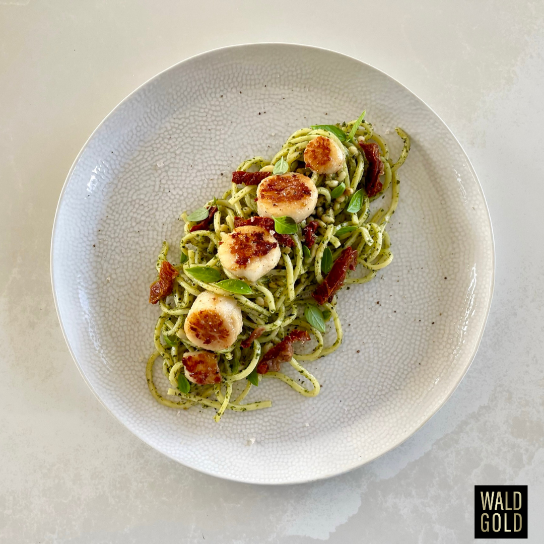 Jakobsmuscheln mit Bärlauchpesto und Pasta – WALDGOLD