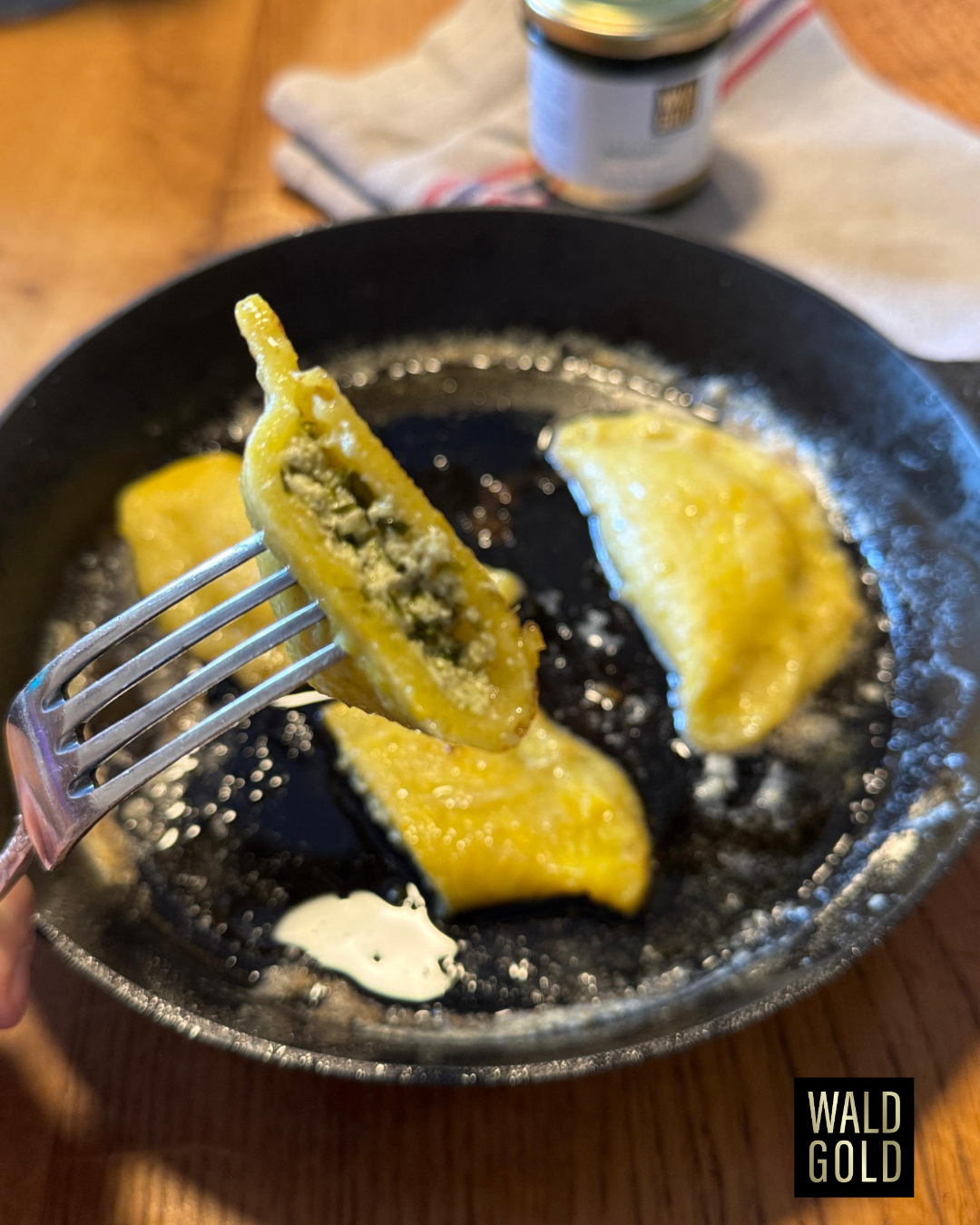 Frühling in der Küche: Kartoffelpiroggen mit Bärlauchpesto