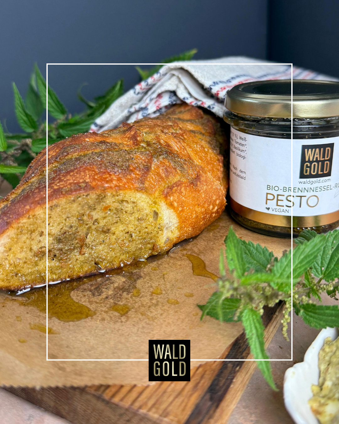 Fixes Kräuterbaguette mit Brennnessel-Rucola Pesto