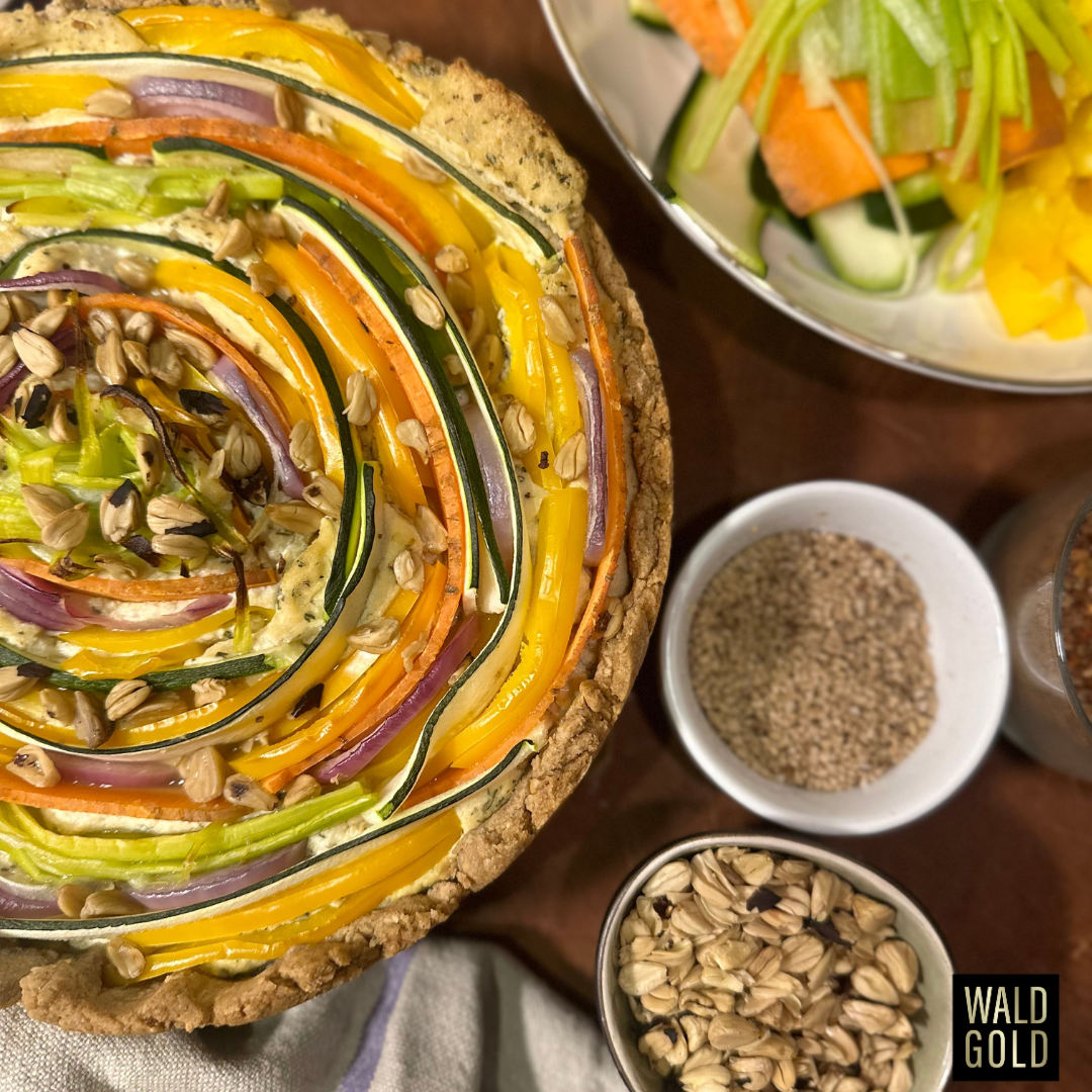 Vegane Gemüse-Quiche mit Bucheckern-Crunch